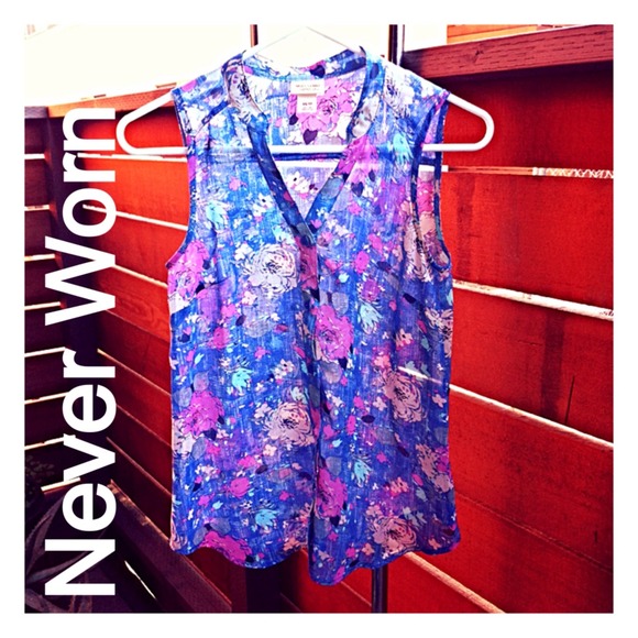 New Sleeveless Floral Top
