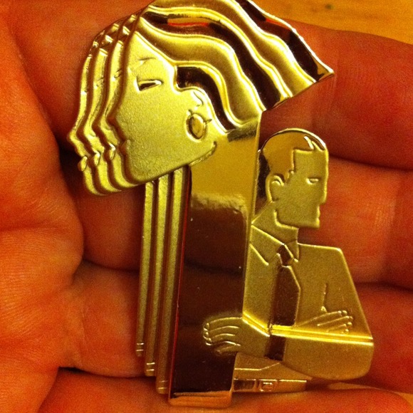 Vintage cameo art pin - Picture 3 of 3