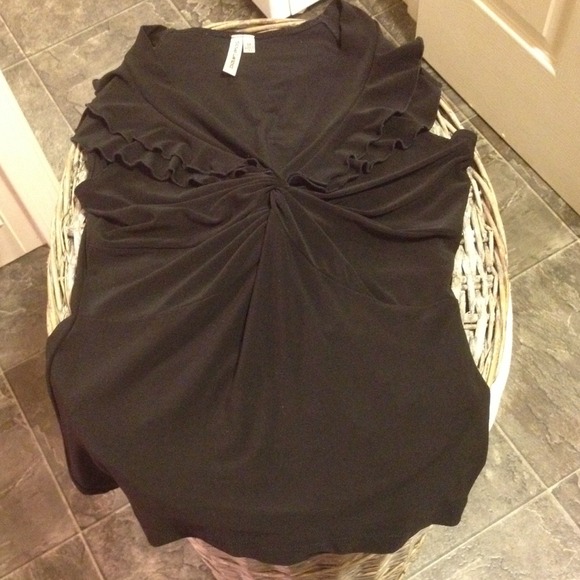 ♦️Black dressy shirt♦️