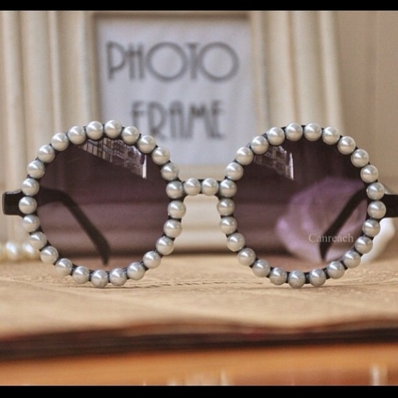 Ladies retro  round pearl frame sunglasses