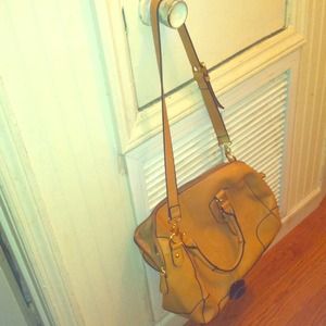 Tan Crossbody ! Great for Fall time !
