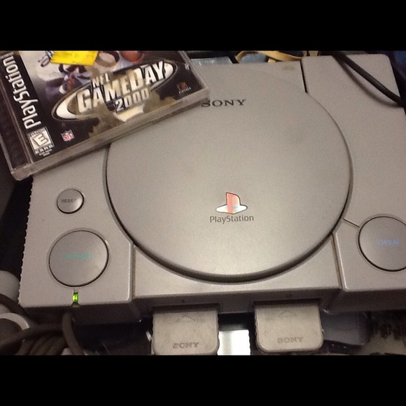 PS WITH 2 CONTROLLERS AND 8 GAMES