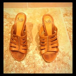 Super cute tan heels (with comfort technology)