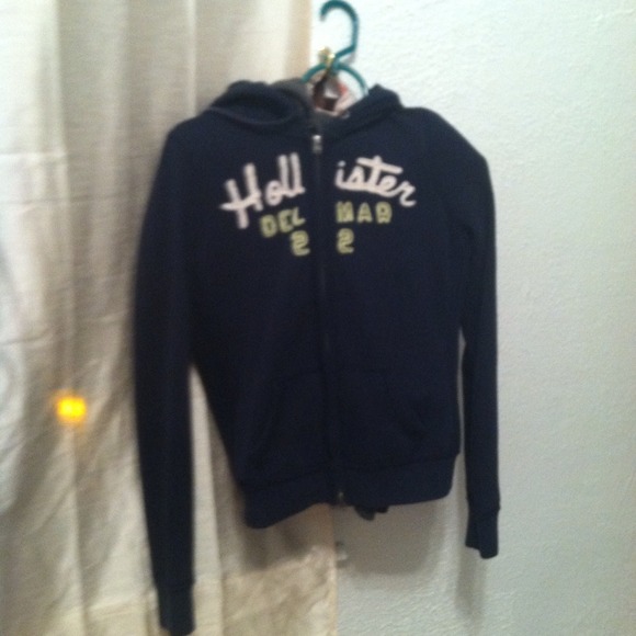 Holister sweater