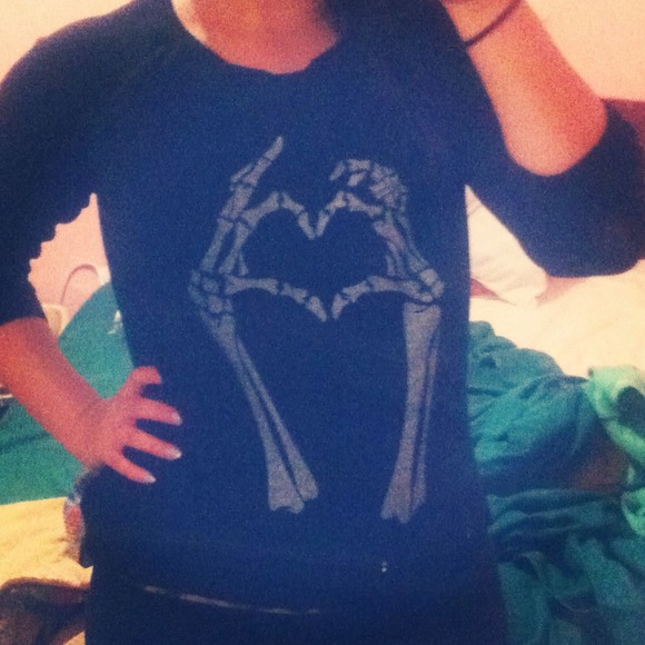 Black skeleton heart sweat shirt