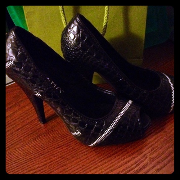 🎉Flash Sale🎉 Black snake skin peep toe pumps