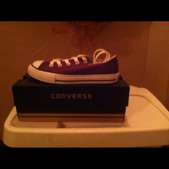 Little girls Converse