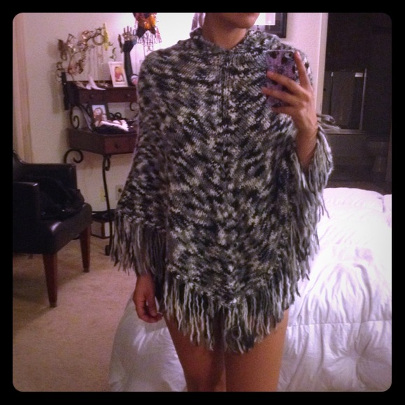 ❌SOLD---Cable Knit Pancho