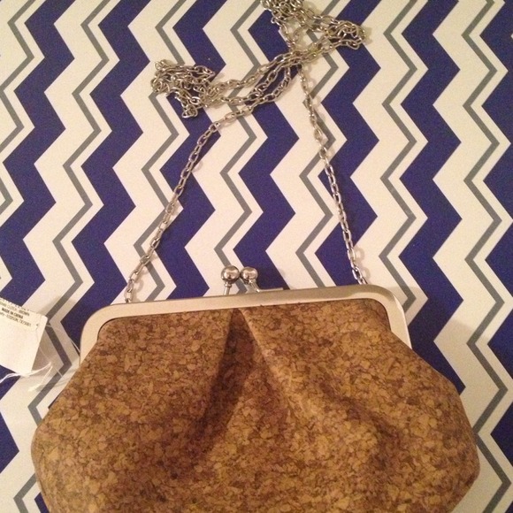 °SOLD IN BUNDLE° NWT Cork Purse/Clutch - Picture 2 of 4