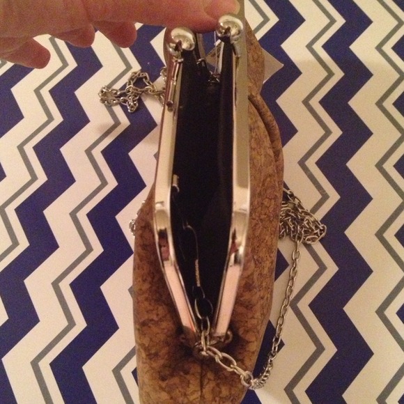 °SOLD IN BUNDLE° NWT Cork Purse/Clutch - Picture 4 of 4