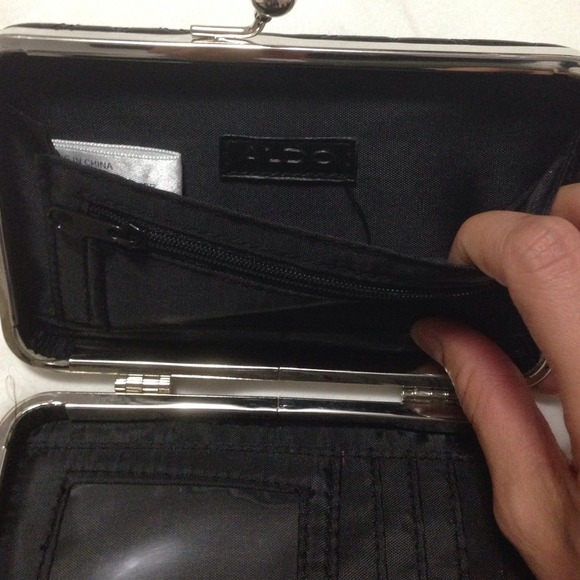 wallet - Picture 4 of 4