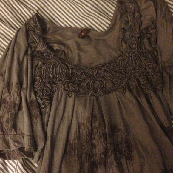 -❌SOLD❌- Flowy peasant top. - Picture 3 of 3