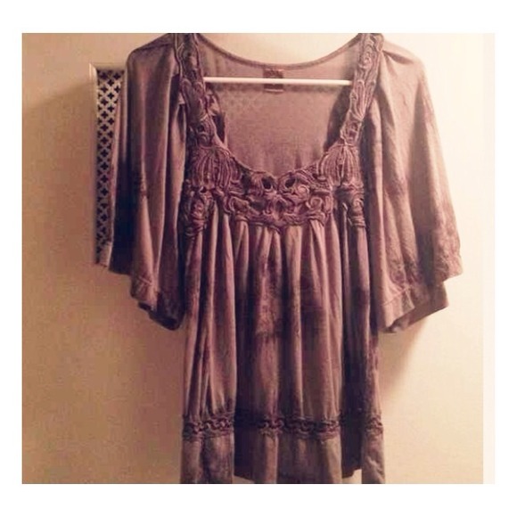 Tops - -❌SOLD❌- Flowy peasant top.