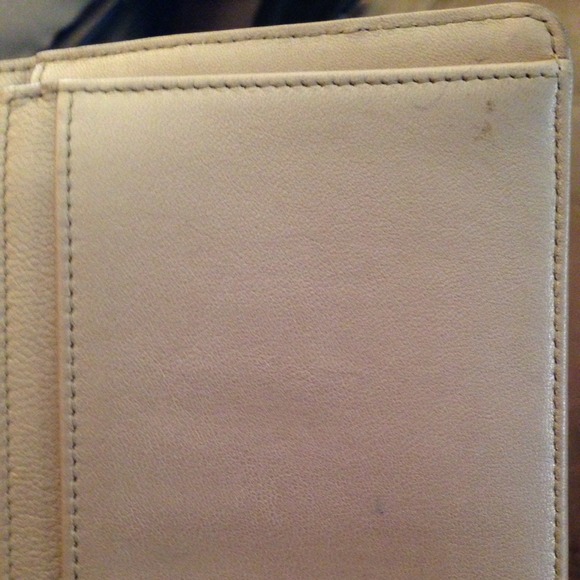 CHANEL Camellia pink bi-fold wallet - Picture 4 of 4