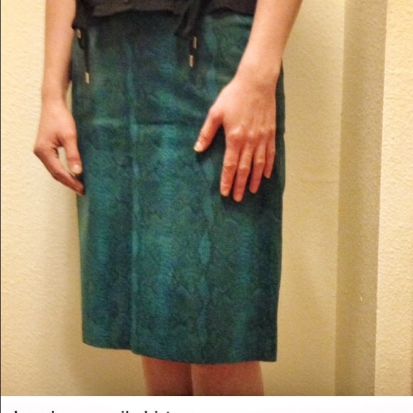 Leader pencil skirt