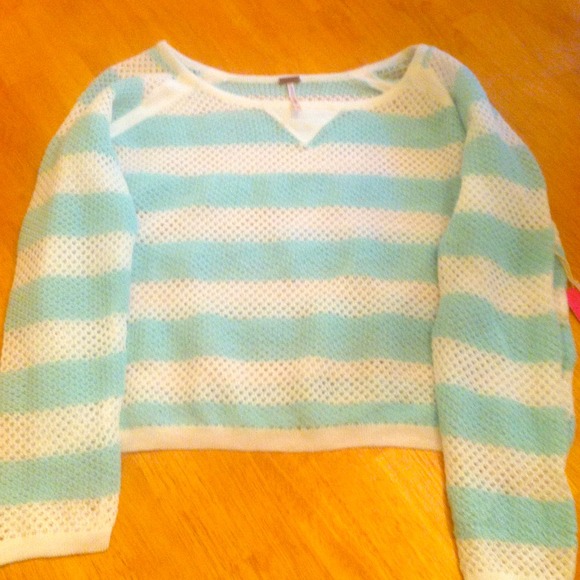 Blue and white striped knit crop top brand new🌟