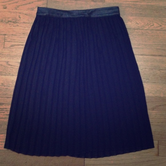 Black skirt