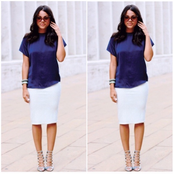 🎉HP!🎉 Amazing bebe white pencil skirt.