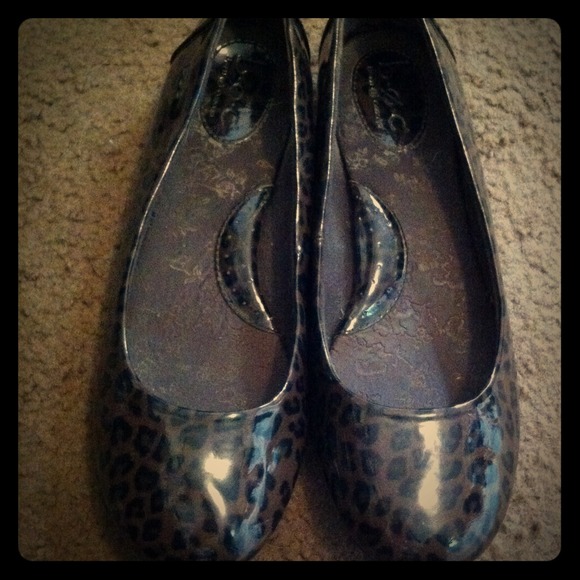Size 10 leopard print BORN shoes