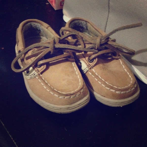 Toddler size 5 sperrys! Adorrrable!!
