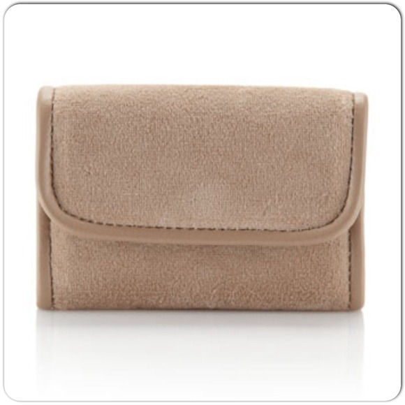 Juicy Couture - Picture 2 of 3