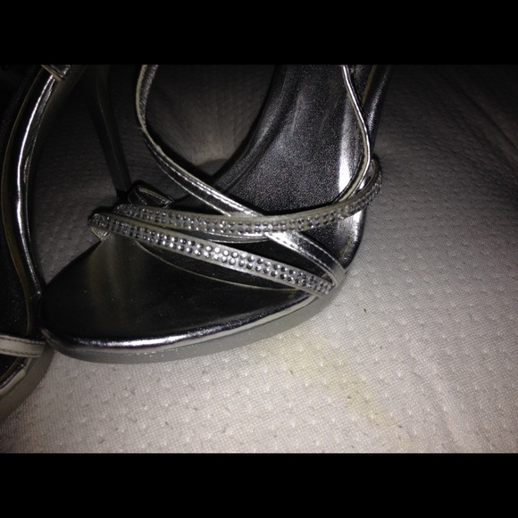 Heels - Picture 3 of 3