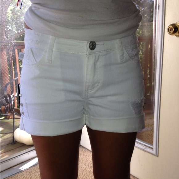 Rock&Republic Distressed Shorts - Picture 2 of 4