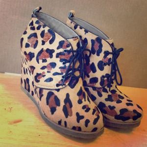 Shoemint JOLLY leopard print lace-up wedge bootie