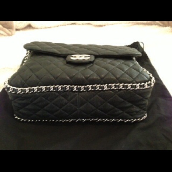 ❌SOLD❌Chanel Maxi Chanel around messenger bag - Picture 2 of 4