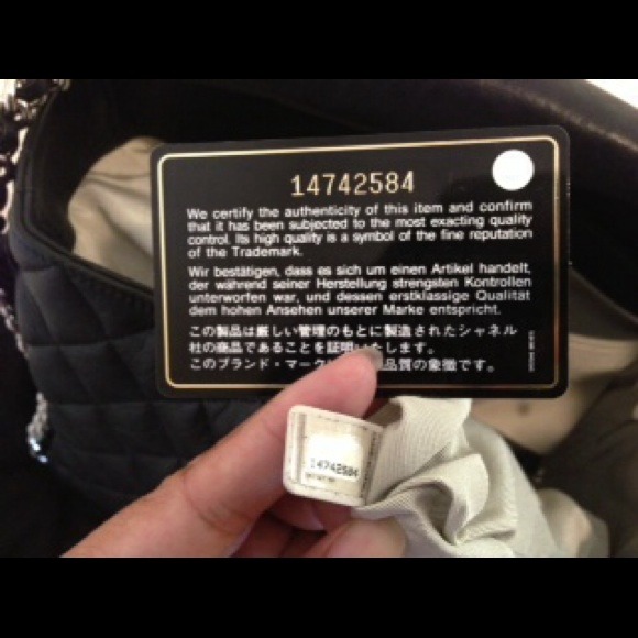 ❌SOLD❌Chanel Maxi Chanel around messenger bag - Picture 3 of 4