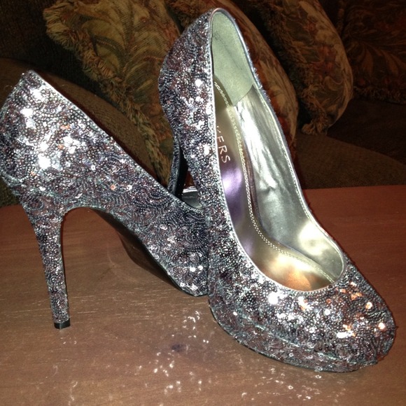 💢SOLD💢 Pewter Bakes sequin pumps