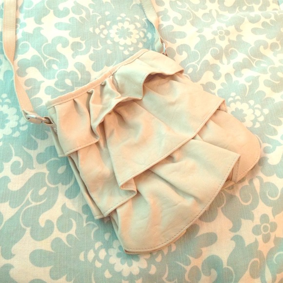 Satchel with ruffles
