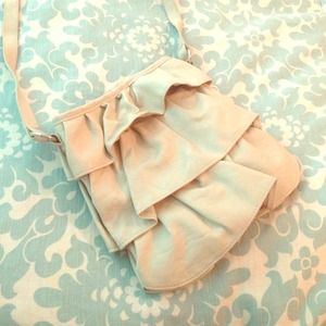 Satchel with ruffles