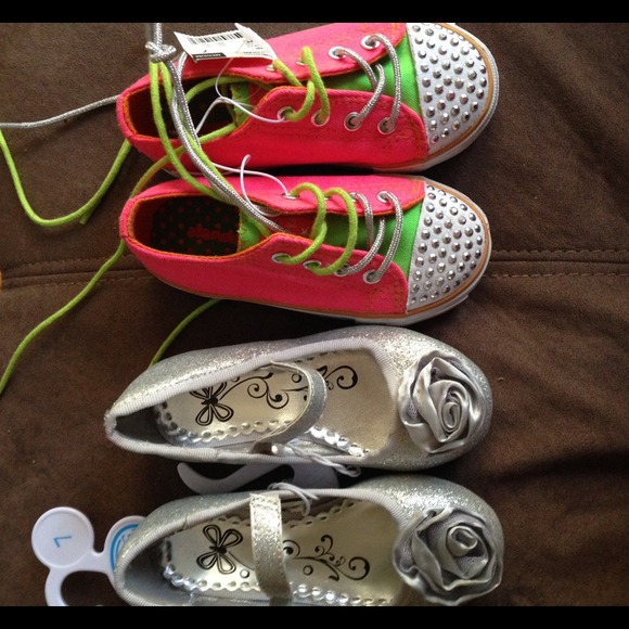 SOLD IN BUNDLE Shoes/sneakers