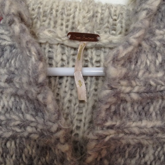 Free People hooded 2-button 3/4 sleeves sweater - Picture 2 of 4