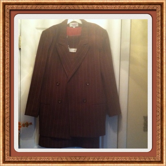 ♦️Price Reduced♦️Vintage 3 piece dress suit