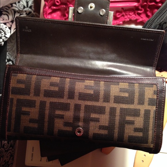 💢SOLD LOCALLY💢 💯Authentic Fendi Wallet - Picture 2 of 4