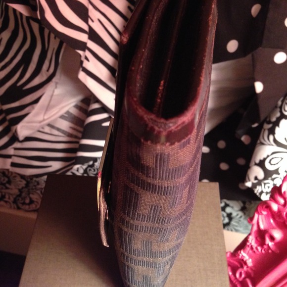 💢SOLD LOCALLY💢 💯Authentic Fendi Wallet - Picture 4 of 4