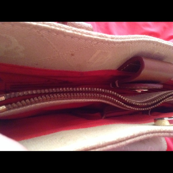 💯Authentic Dooney and Bourke purse. - Picture 4 of 4