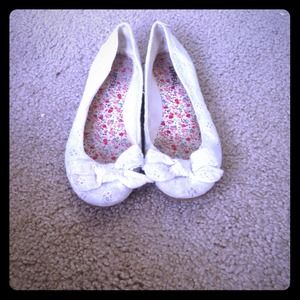 White lace ballet flats