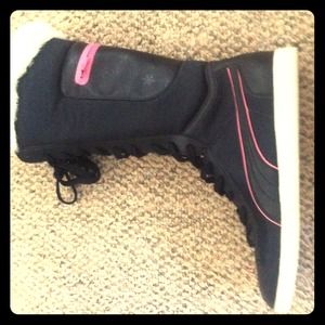 Puma boots, black and pink, lace up, fury inside