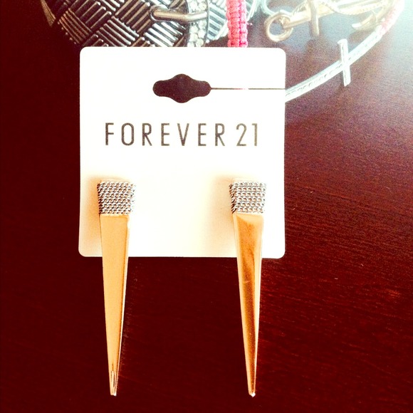 BRAND NEW Forever21 earrings