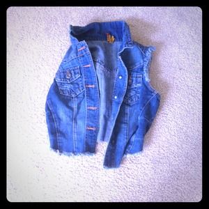 Sleeve-less denim jacket