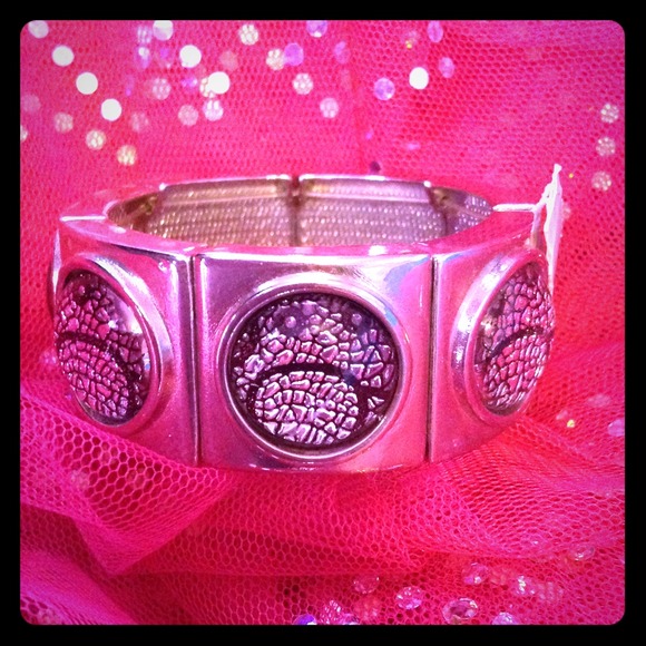 NWT cuff bracelet ✨