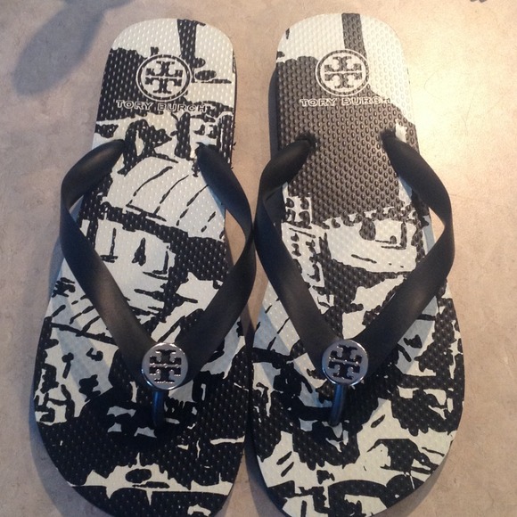 Bundle 4 JT20 Tory Burch flip flops, JC sweater