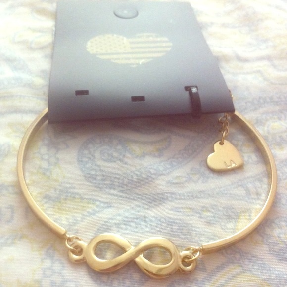 🌻🌻SOLD🌻🌻BRANDY MELVILLE GOLD INFINITY BRACELET - Picture 1 of 4