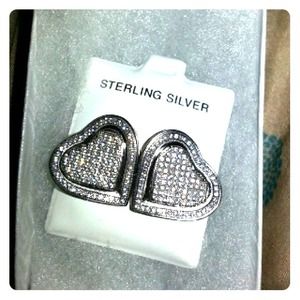 These are screw back earrings 100% authentic