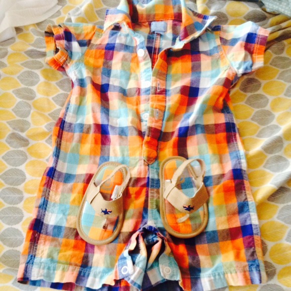 Children's place jumper with matching thongs