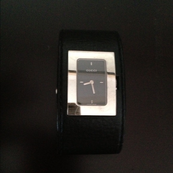 Gucci 7800S BLACK LEATHER CUFF WATCH STEEL PETITE