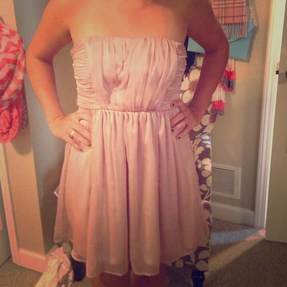 Nude dress - Picture 1 of 1